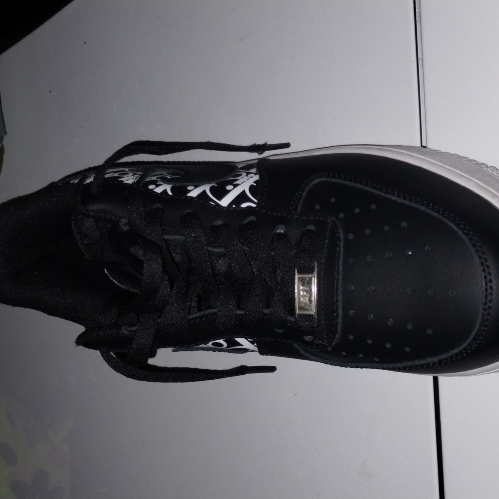 Shoes - Picture 2 of 4